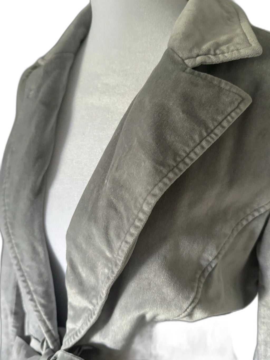 White House Black Market gray velvet tie-belt blazer jacket - lapel detail
