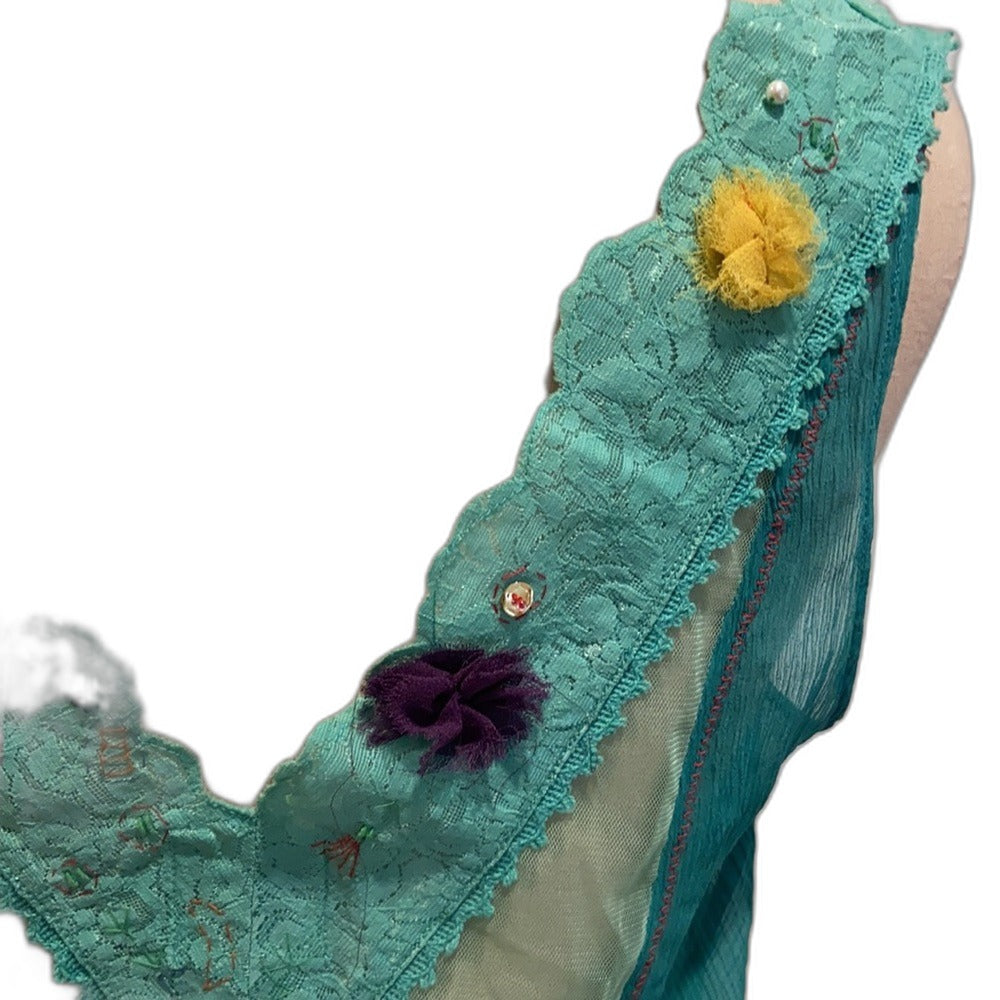 Kimchi Blue blouse - lace neckline and floral applique detail