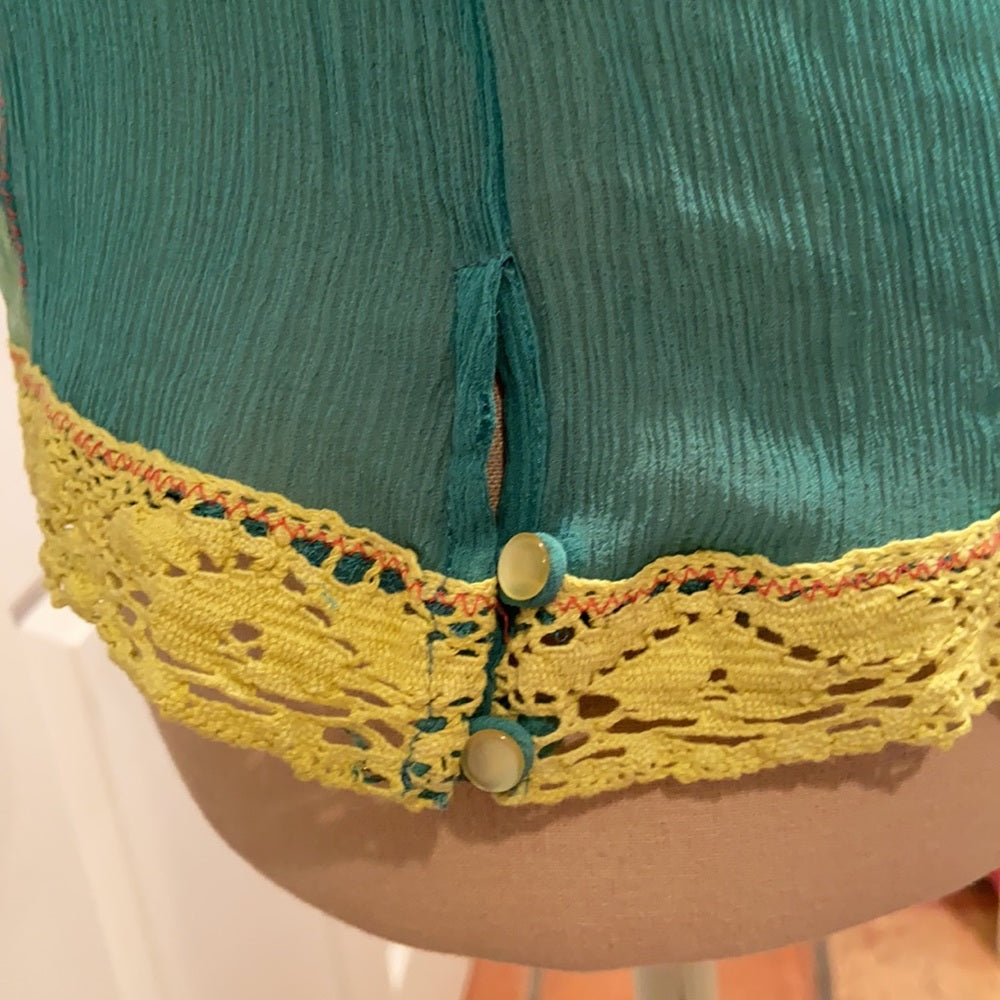 Kimchi Blue blouse - back hem crochet lace and button detail