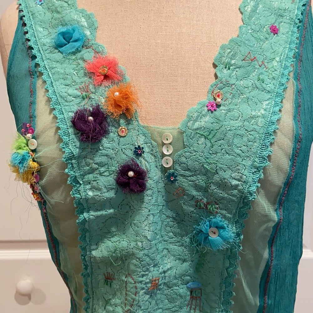 Kimchi Blue blouse - front neckline floral applique detail